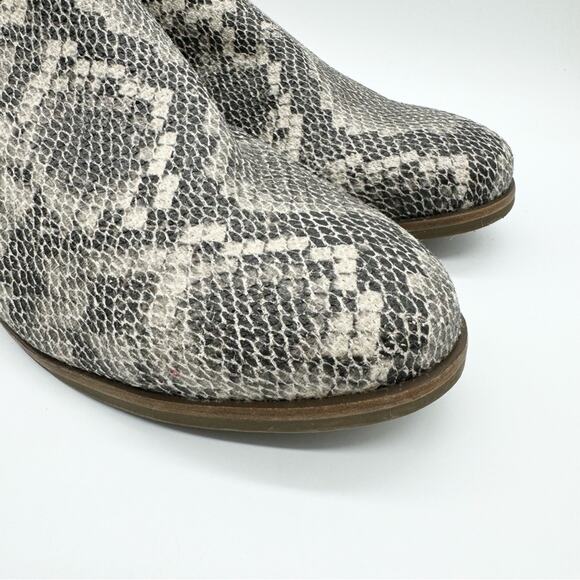 TOMS Faux Snake Shaye Low Booties Grey/White Size 8.5 Office Preppy Minimalist - Picture 4 of 11